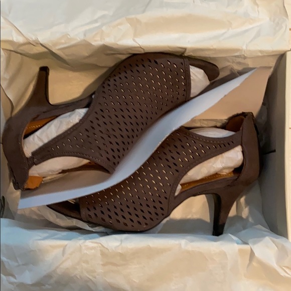 Style & Co. Geometric cutout Shooties - Picture 7 of 7